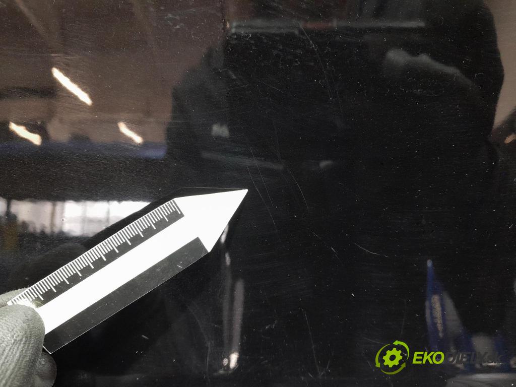 Jeep Cherokee 2016 zadní dveře kufra: kufr