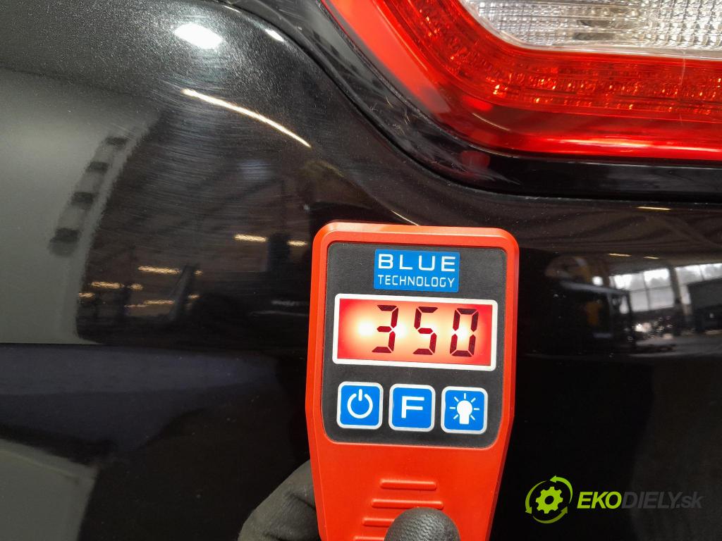 Jeep Cherokee 2016 zadní dveře kufra: kufr