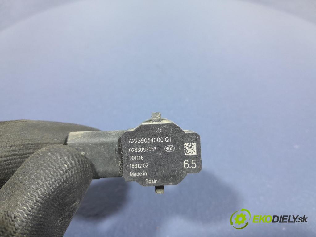 Mercedes S-klasa 2021 snímač / riadiaca jednotka PDC A2239054000