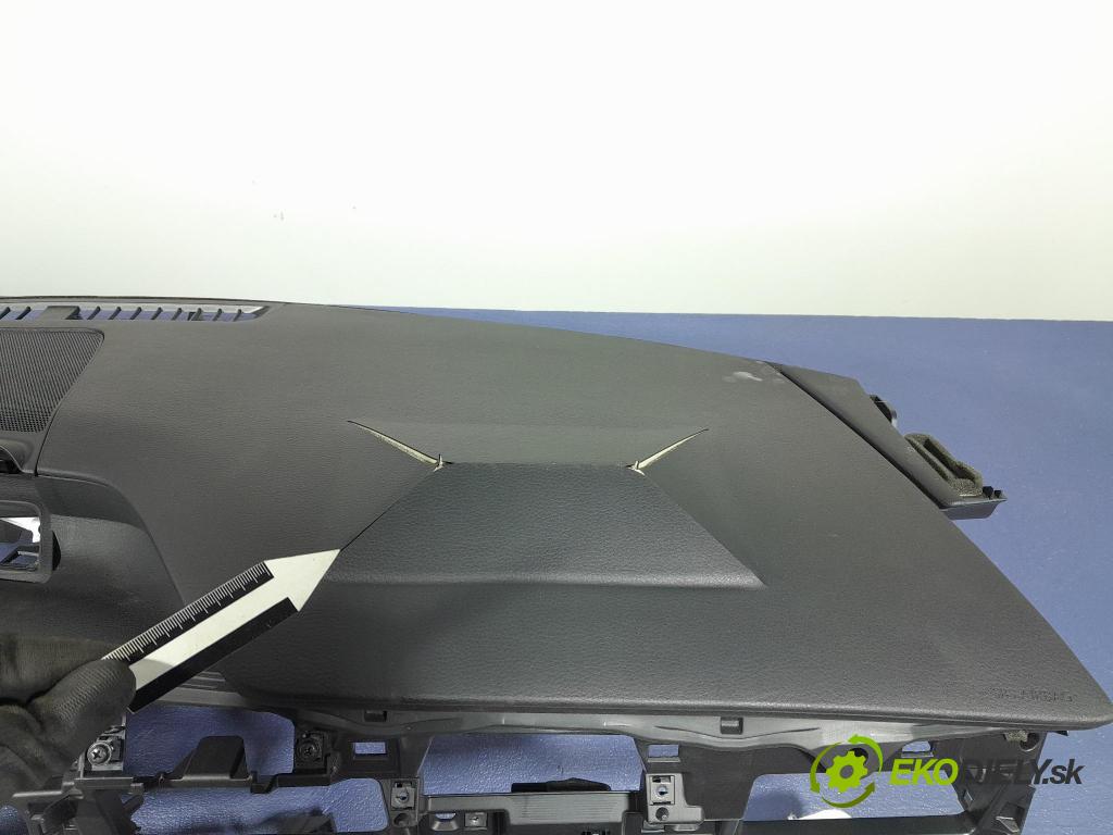 Mazda 3 2021 kokpit,přistrojova deska