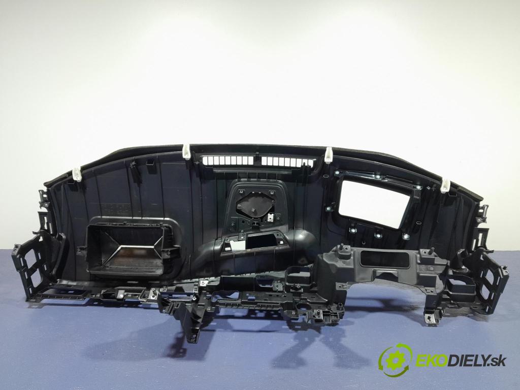 Mazda 3 2021 kokpit,přistrojova deska