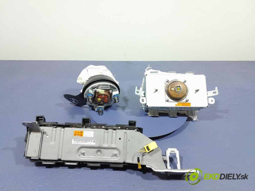 Mazda 3 2021 kokpit,přistrojova deska