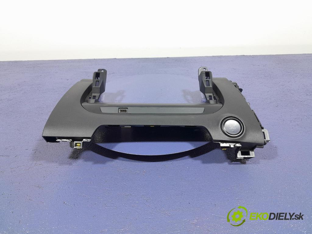 Mazda 3 2021 kryt Plast: Interiéry: BDGF-64271