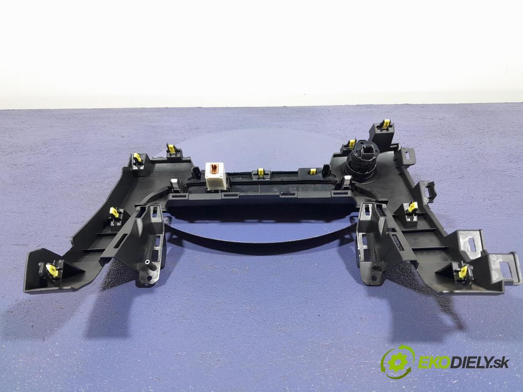 Mazda 3 2021 kryt Plast: Interiéry: BDGF-64271