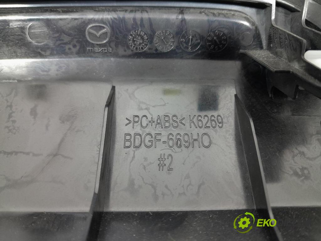 Mazda 3 2021 kryt Plast: Interiéry: BDGF-64271