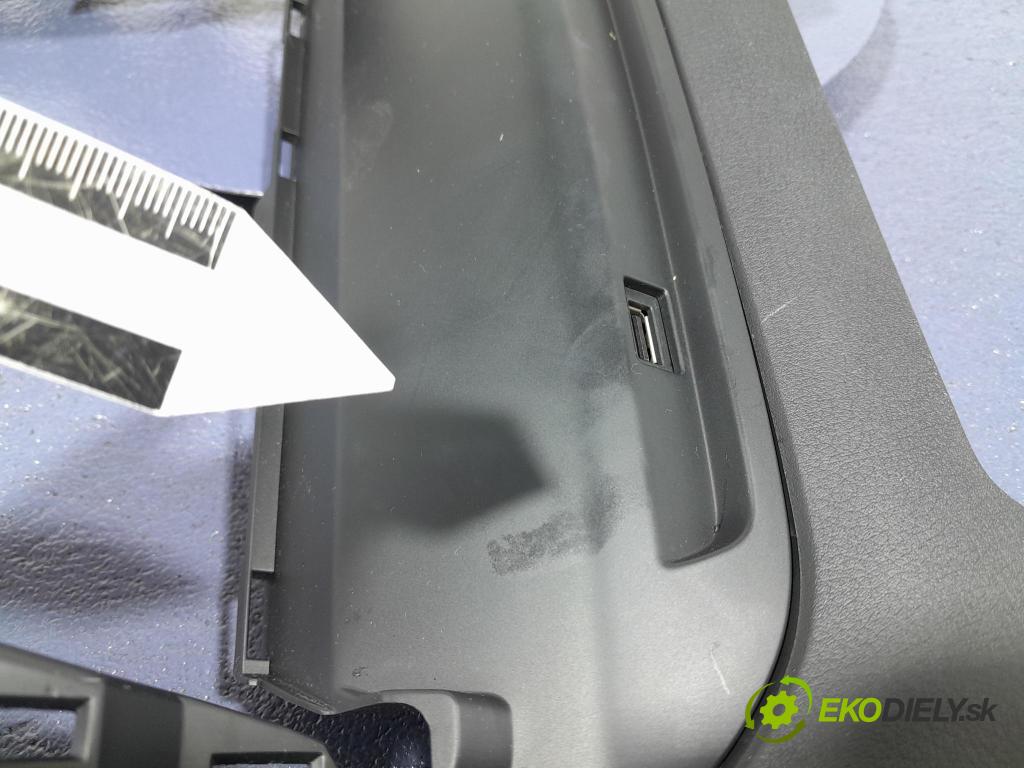 Mazda 3 2021 kryt Plast: Interiéry: BDGF-64271