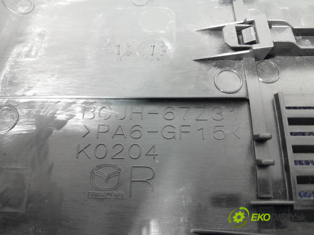 Mazda 3 2021 kryt Plast: Interiéry: BHSA-67Z31