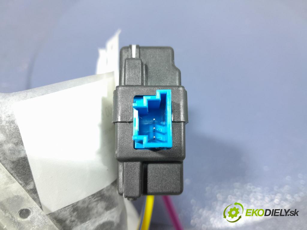 Mercedes S-klasa 2021 Sedačka Ovládače: A2239006615