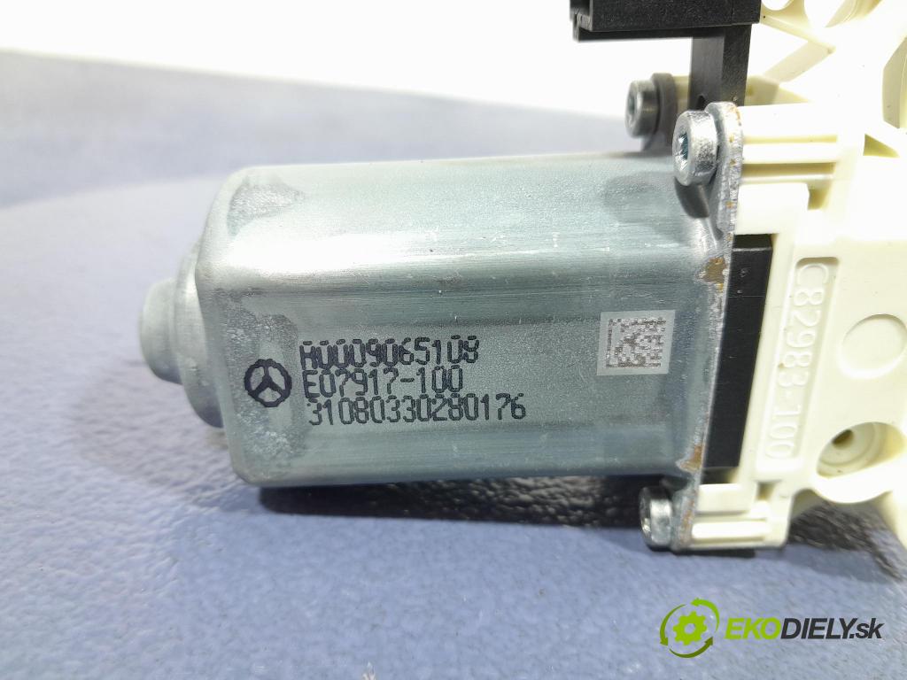 Mercedes S-klasa 2021 mechanismus stahování Sklenka: před Levý: A0009065108