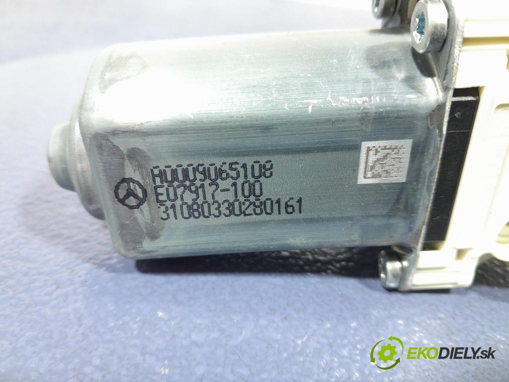Mercedes S-klasa 2021 mechanizmus okna Okná: zad Vľavo: A0009065108