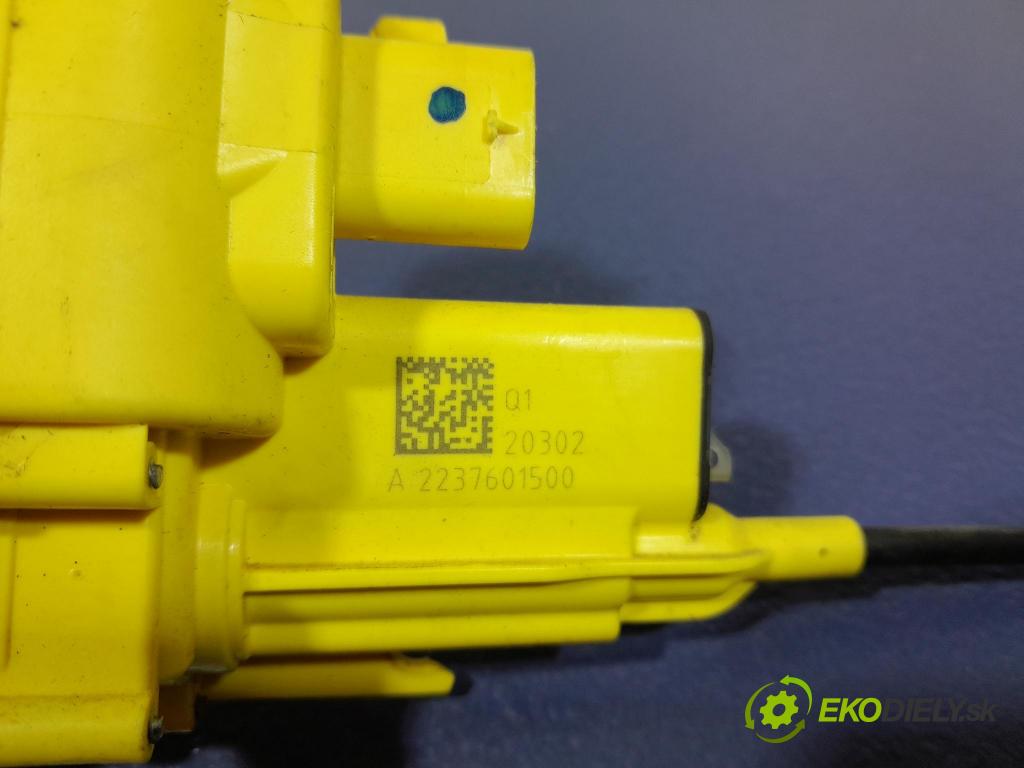 Mercedes S-klasa 2021 zámok dvere zad Vľavo: A2237601500