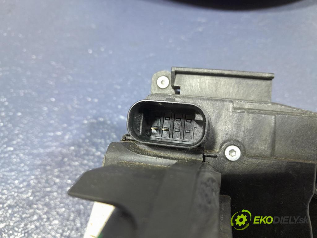 Mercedes S-klasa 2021 zámok dvere zad Vľavo: A0997300001