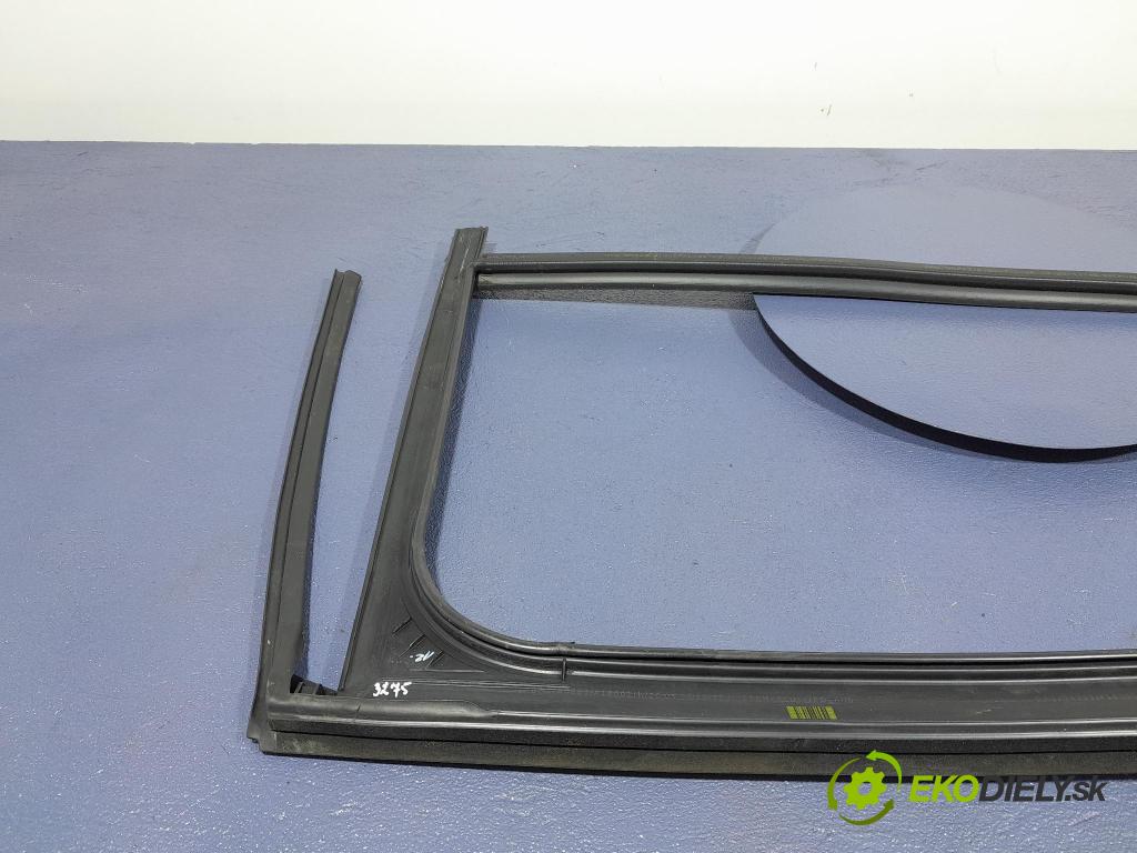 Mercedes S-klasa 2021 sklo dveře Zad: levé