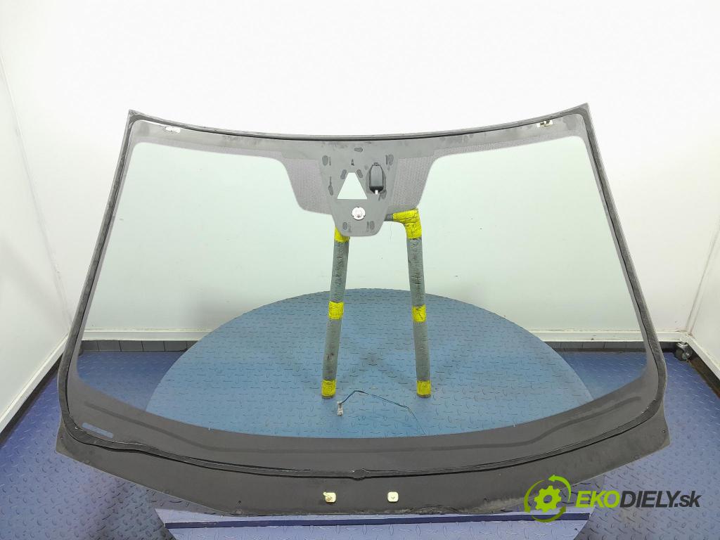 Mazda 3 2021 sklo Čelní přední: