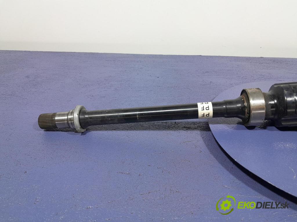 Mazda 3 2021 poloos Prava: Predné