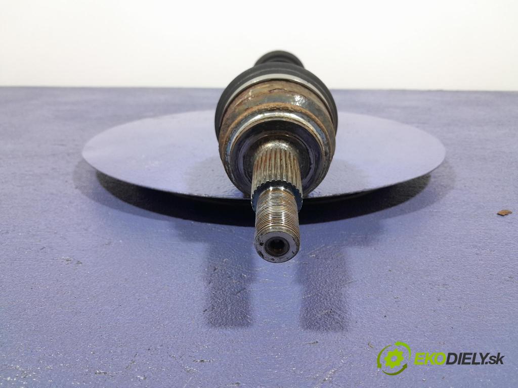 Mazda 3 2021 poloos Prava: Predné