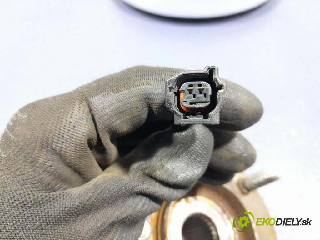 Mazda 3 2021 náboj ľavá 