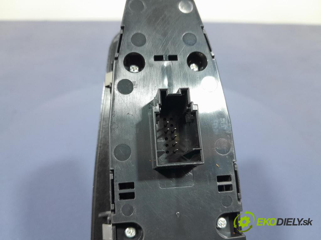 Bmw Seria 2 2021 prepínač Okná: 7948784