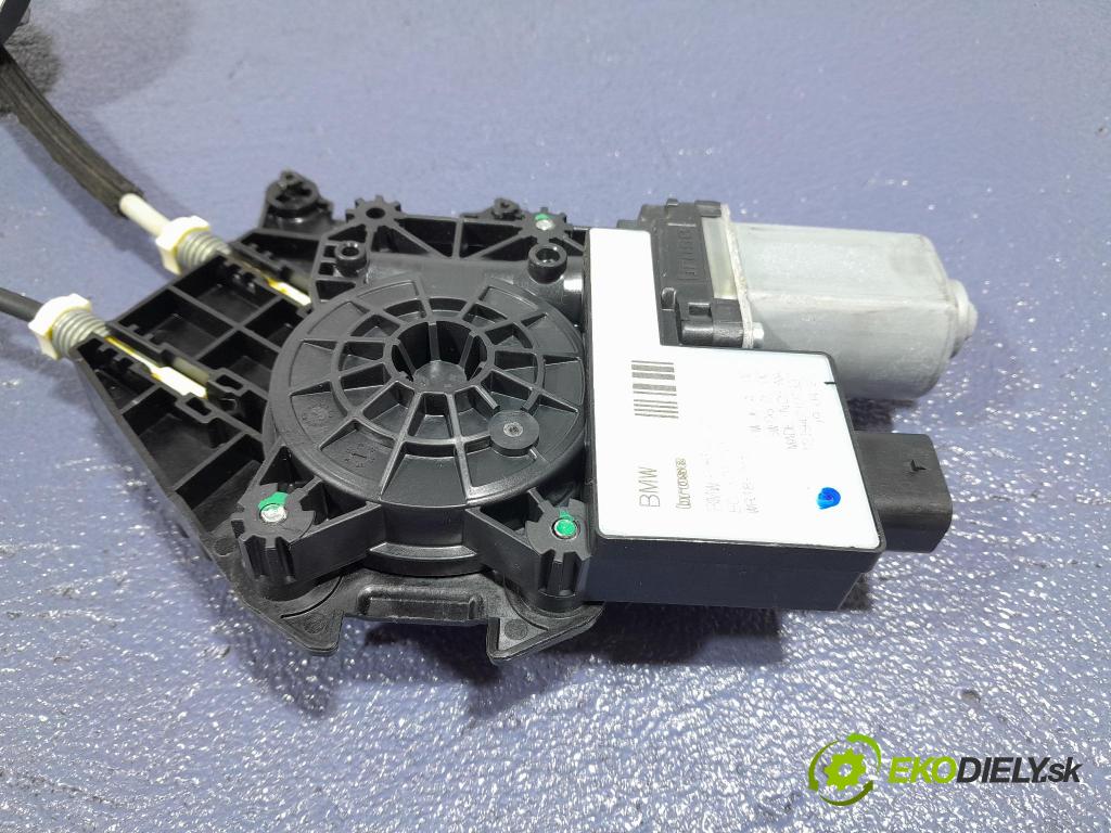 Bmw Seria 2 2021 mechanismus stahování Sklenka: Zad: v pravo: 5A01D22
