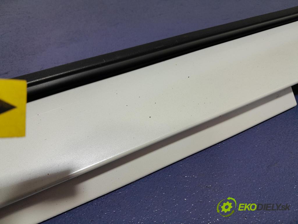 Mazda 3 2021 lišta Dekoratívne: Prah: BCJH-B0400