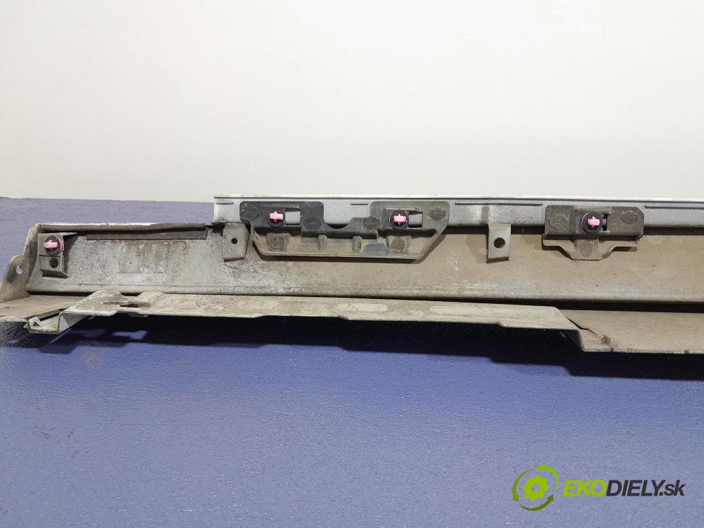 Mazda 3 2021 lišta Dekoratívne: Prah: BCJH-B0100