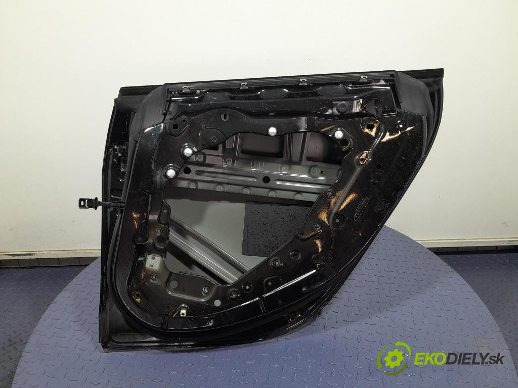 Bmw Seria 2 2021 dvere zad pravé 