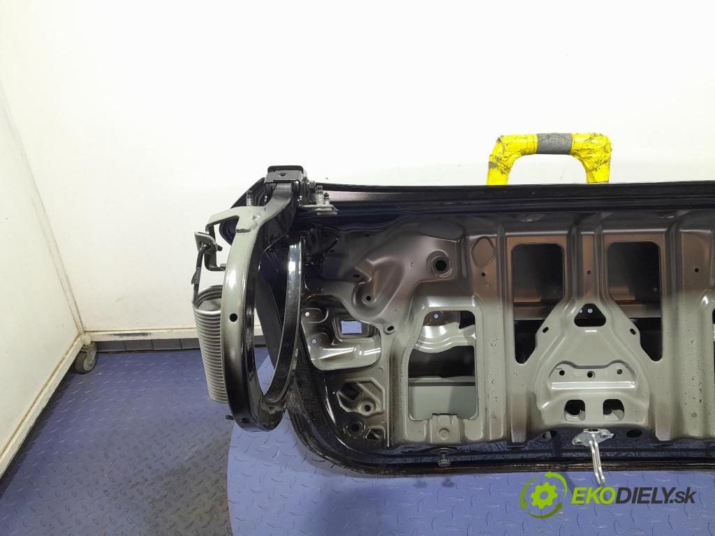 Bmw Seria 2 2021 zadní dveře kufra: kufr 