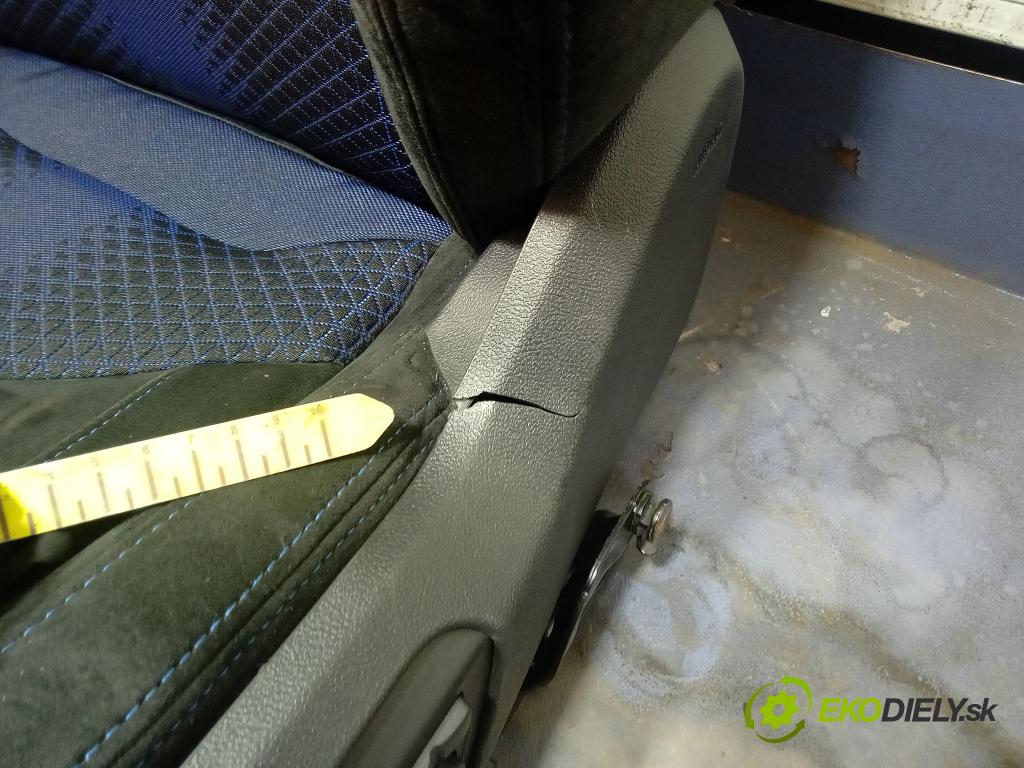 Bmw Seria 1 0 Sedačka Ovládače: 01