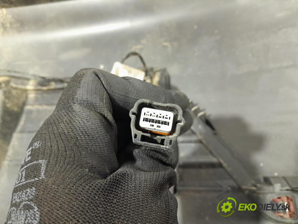 Renault Clio 2014 nárazník Zad: 