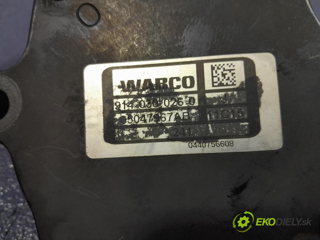 Jeep Cherokee 2016 čerpadlo vákuová 05047967AB