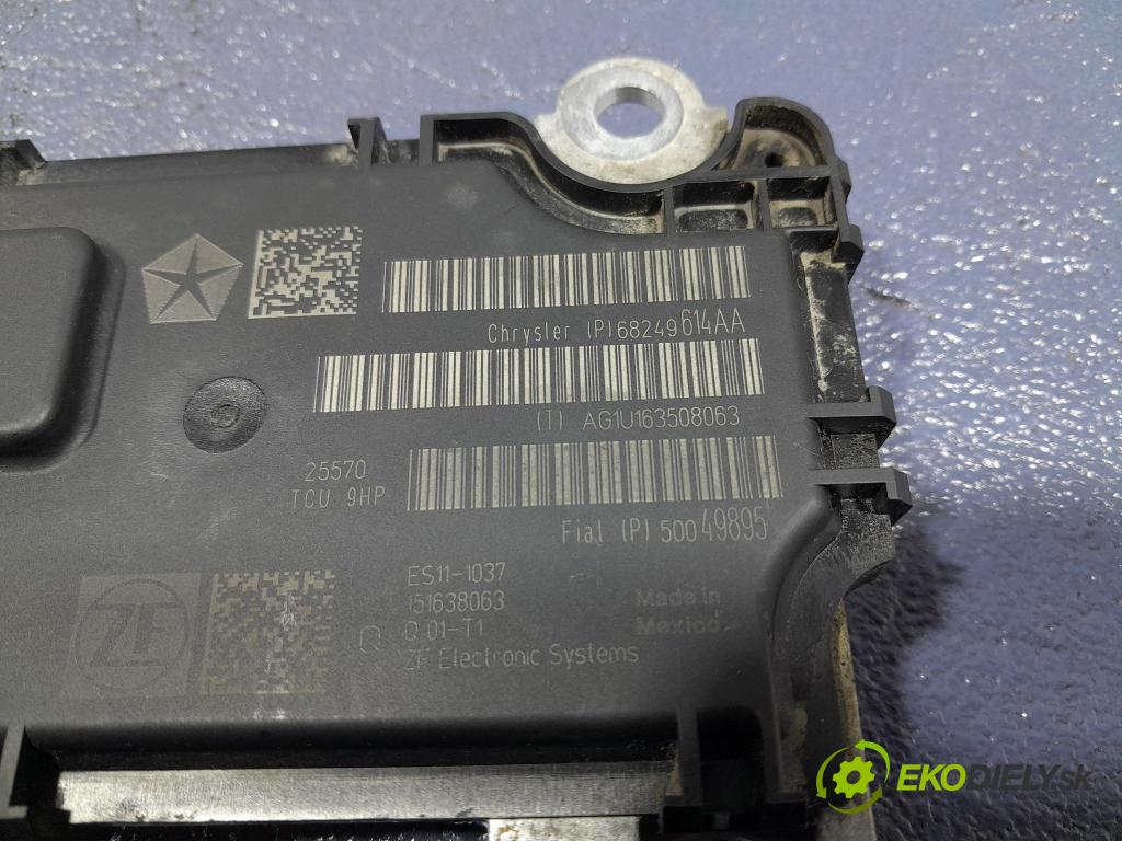 Jeep Cherokee 2016 riadiaca jednotka skrine P68249614AA