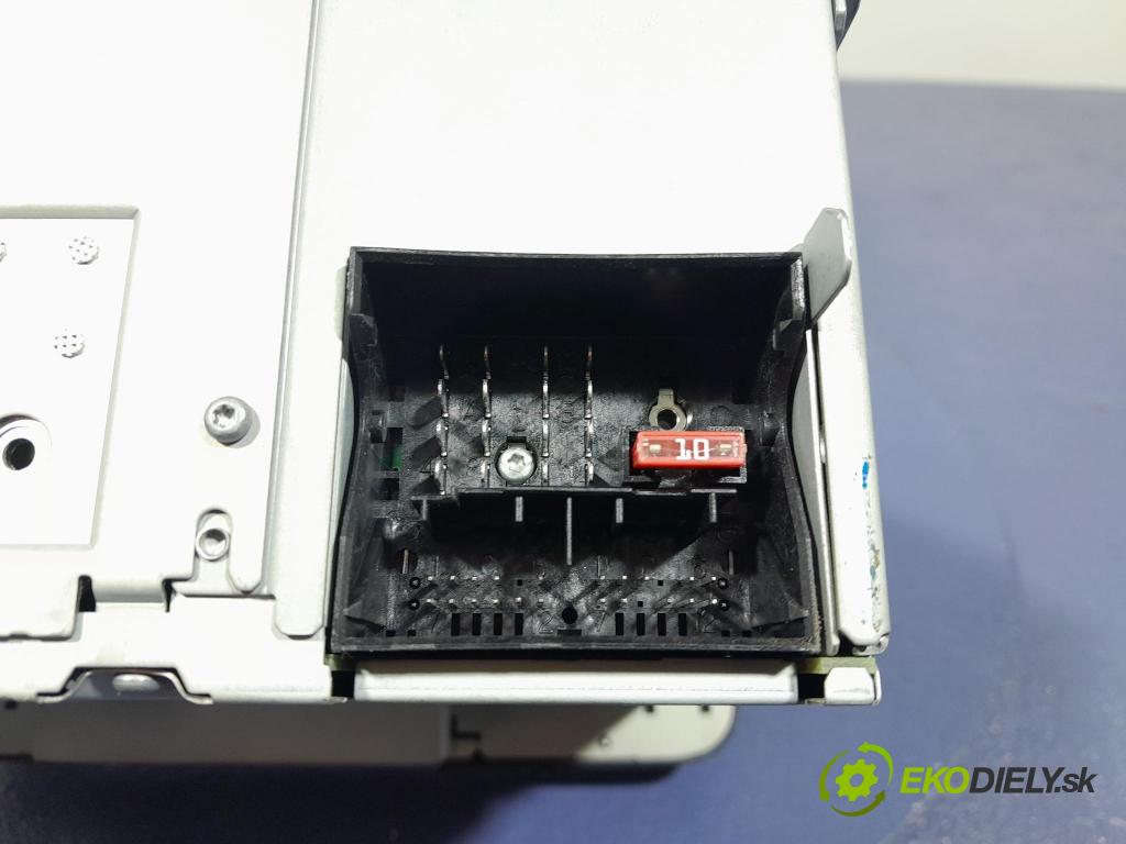 Vw Passat 2009 Radio I Navigácia: 3C8035195