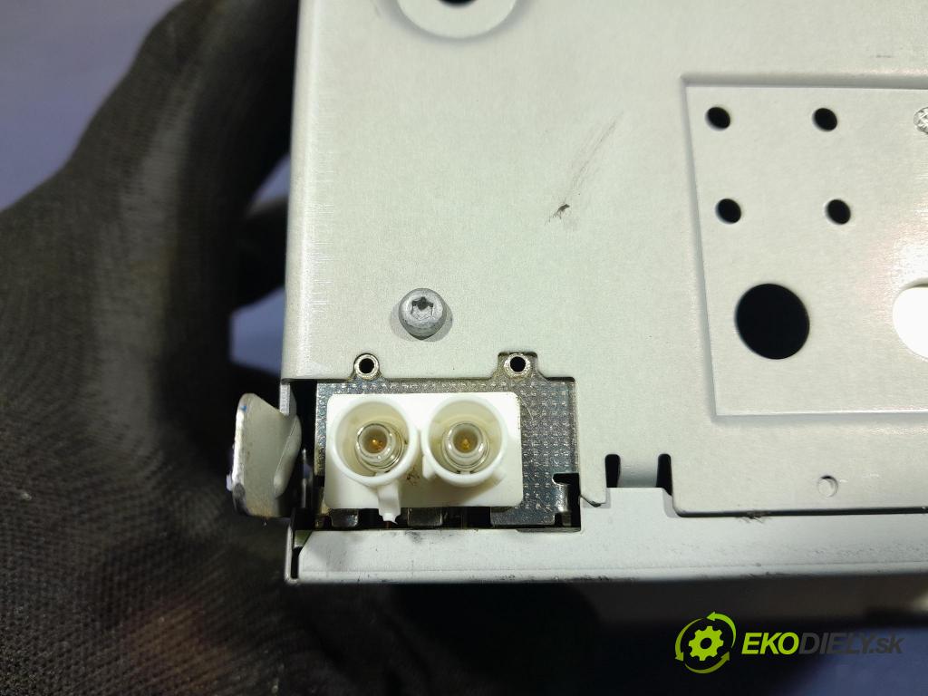 Vw Passat 2009 Radio I Navigácia: 3C8035195