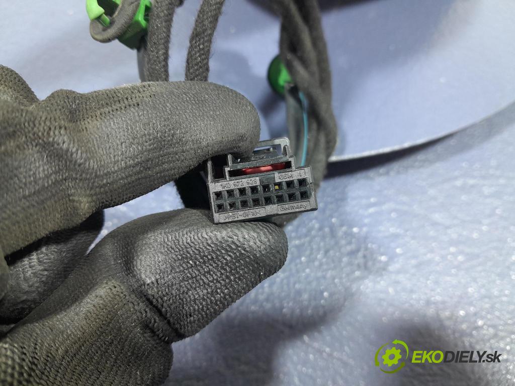 Vw Passat 2009 zpětné zrcátko prave 