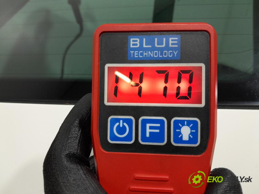 Vw Passat 2009 zadna dveře kufra: kufra: