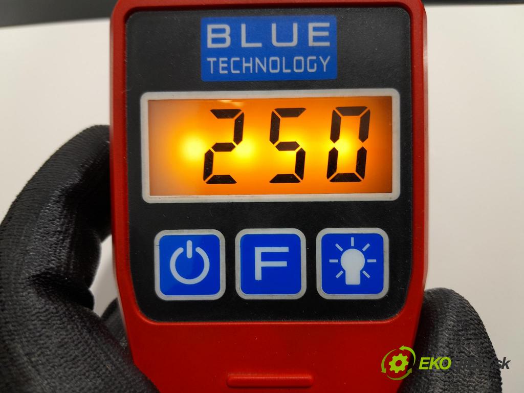 Vw Passat 2009 zadna dveře kufra: kufra: