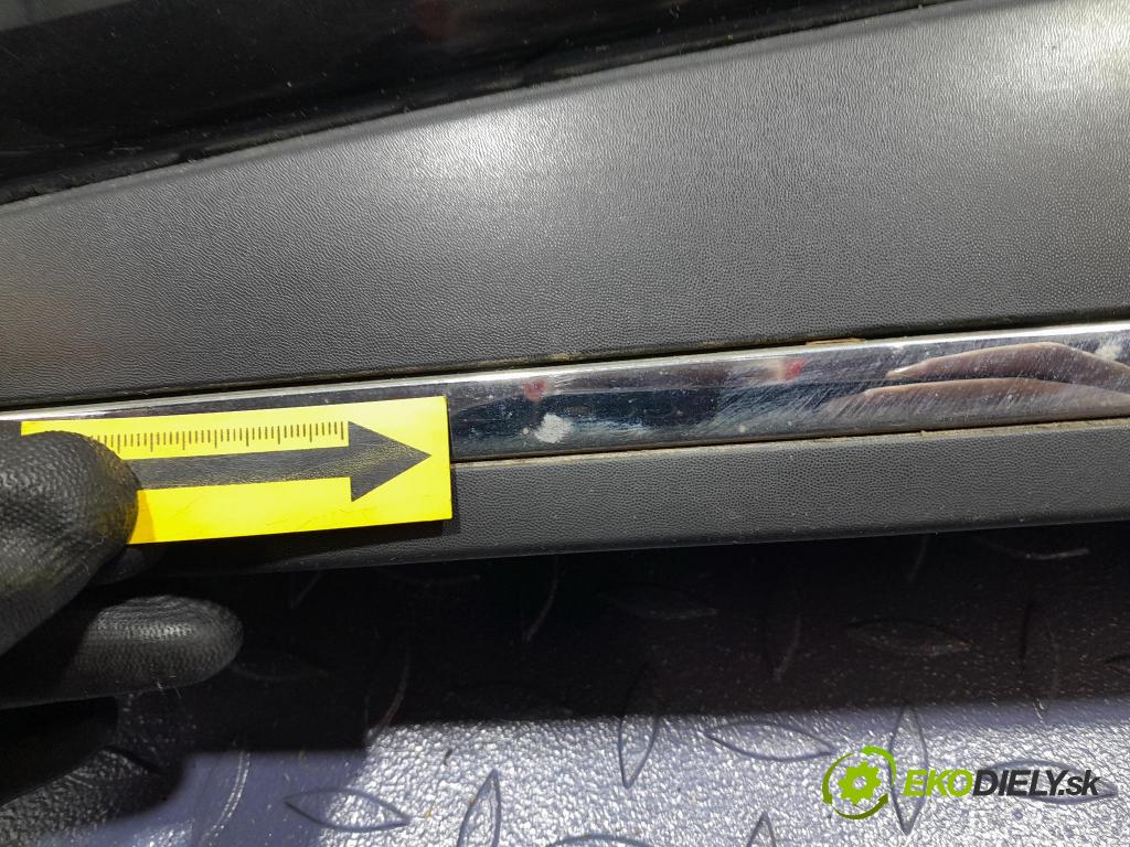 Renault Clio 2014 dvere Predné Vľavo: