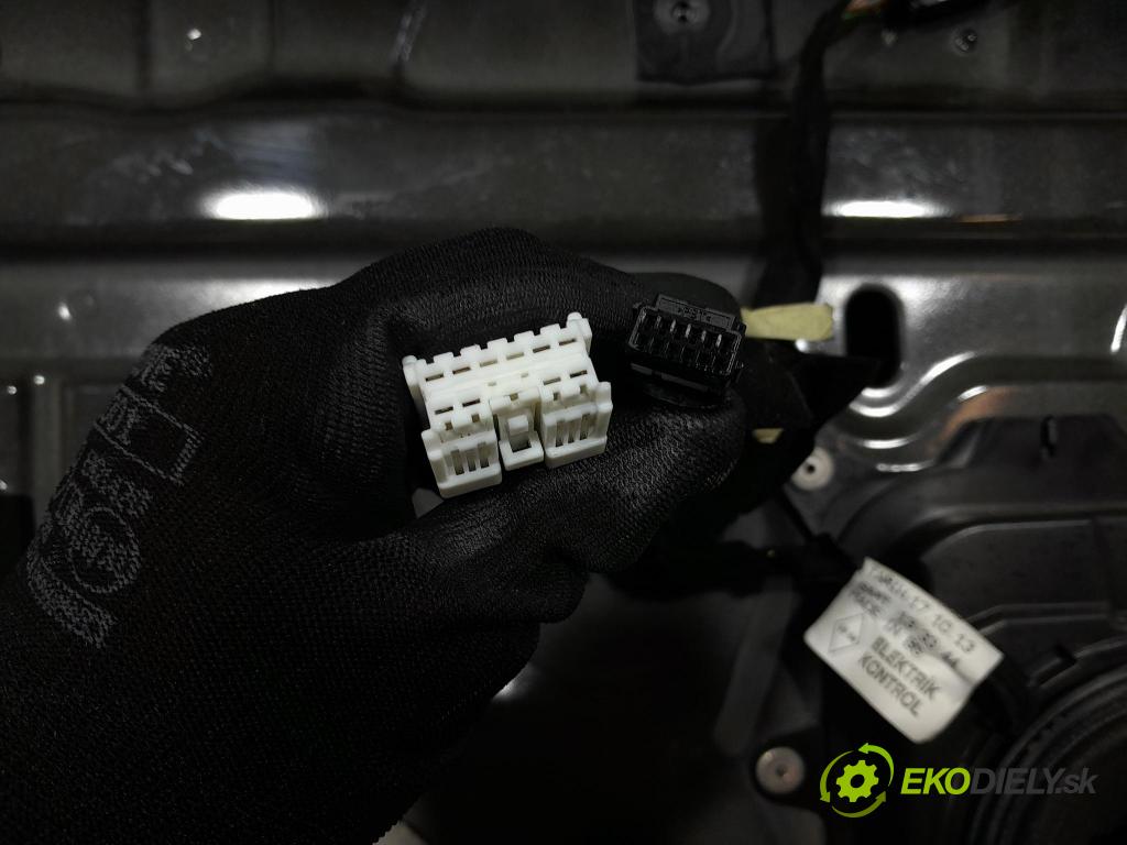 Renault Clio 2014 dveře před Vlevo, odjet: 