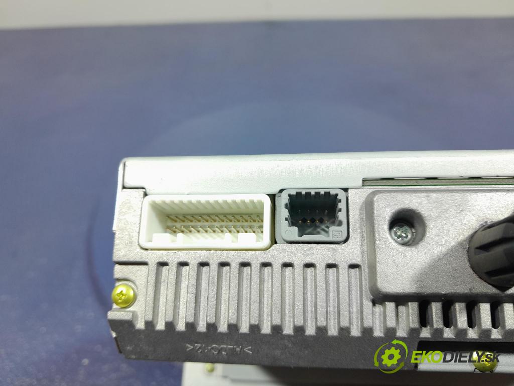 Renault Clio 2014 Radio I Navigácia: 281152928R