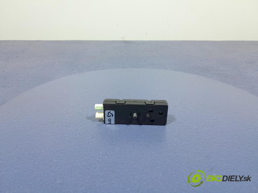 Bmw Seria 2 2021 Zesilovač: 8795943