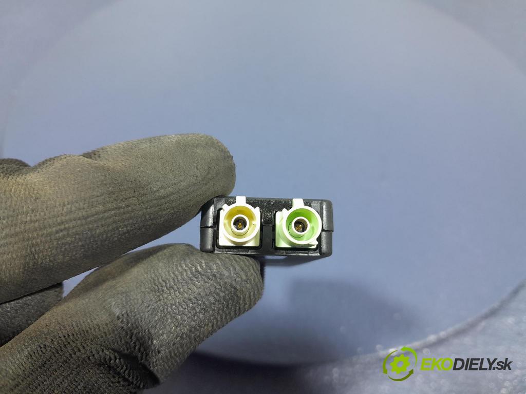 Bmw Seria 2 2021 Zesilovač: 8795943