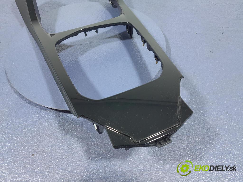 Bmw Seria 2 2021 lišta Dekoratívne: Vnútri: 5A049E4