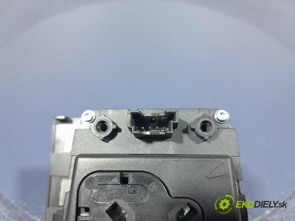 Bmw Seria 2 2021 prepínač 5A371B2