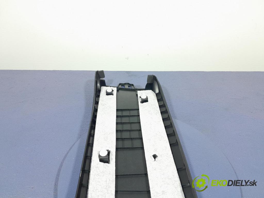 Bmw Seria 2 2021 kryt Plast: Interiéry: 7475576