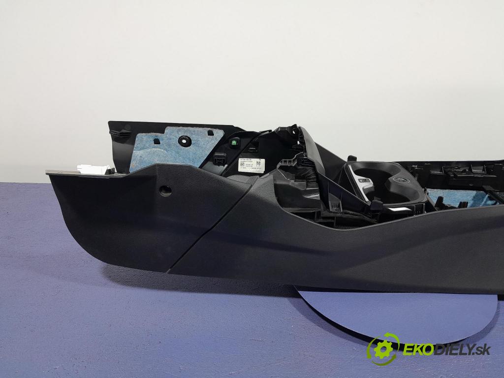 Bmw Seria 2 2021 loketní opěrka