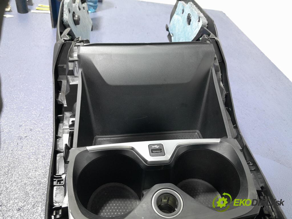 Bmw Seria 2 2021 loketní opěrka