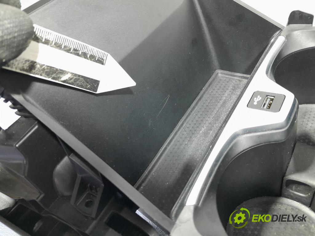 Bmw Seria 2 2021 loketní opěrka