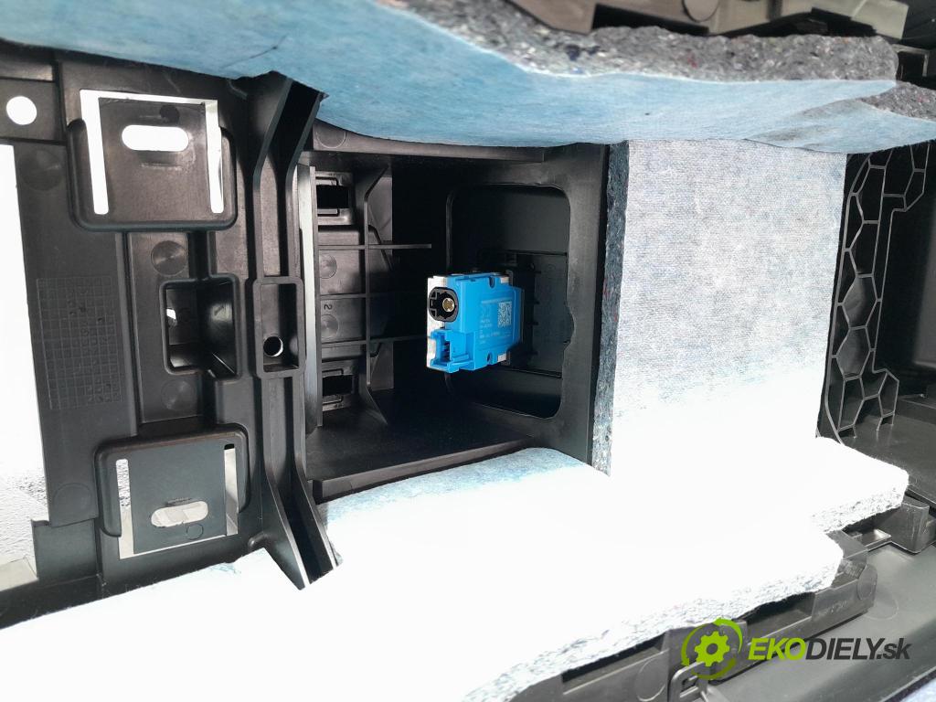 Bmw Seria 2 2021 loketní opěrka