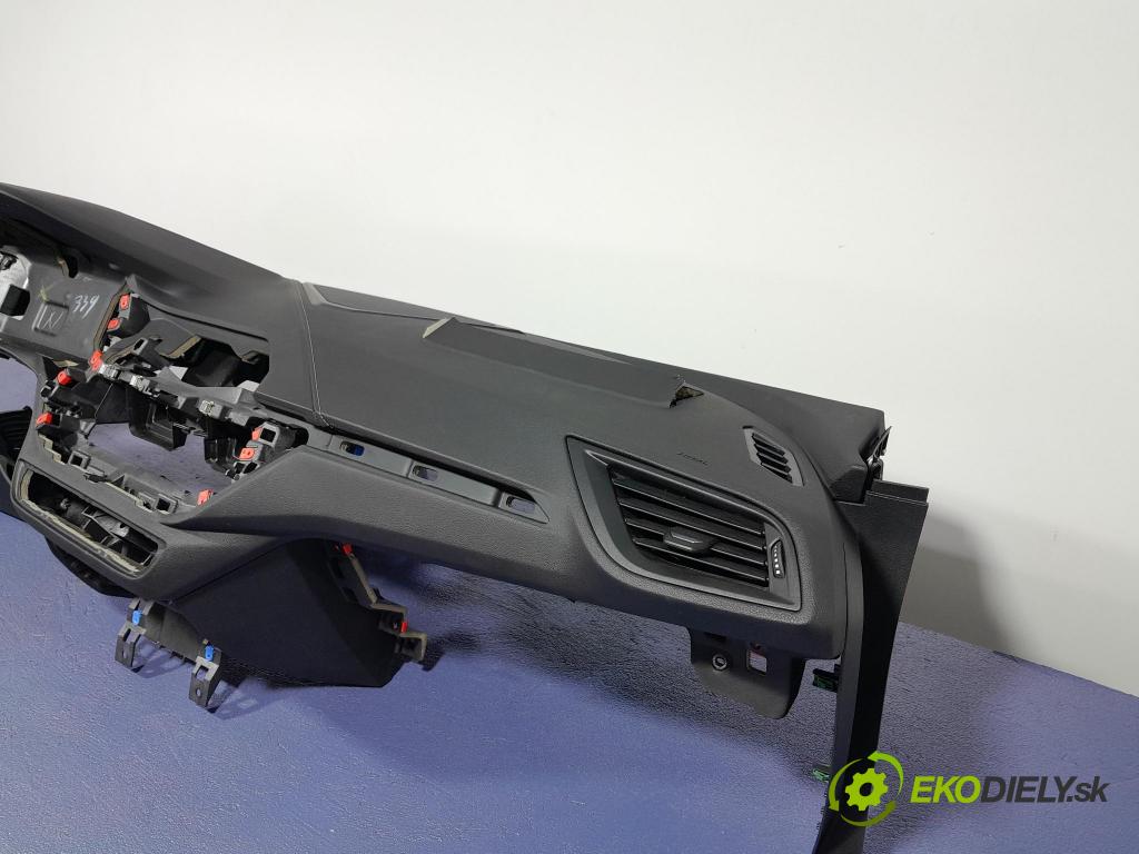 Bmw Seria 2 2021 kokpit,pristrojová doska