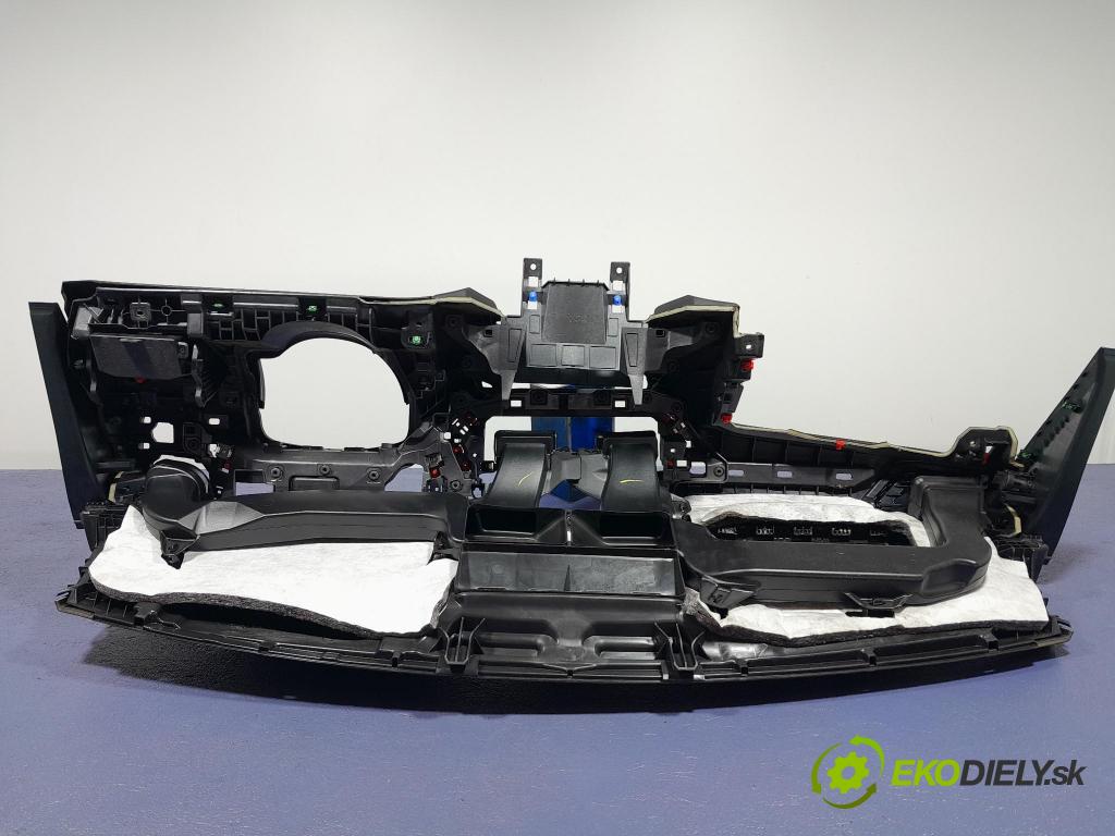 Bmw Seria 2 2021 kokpit,pristrojová doska